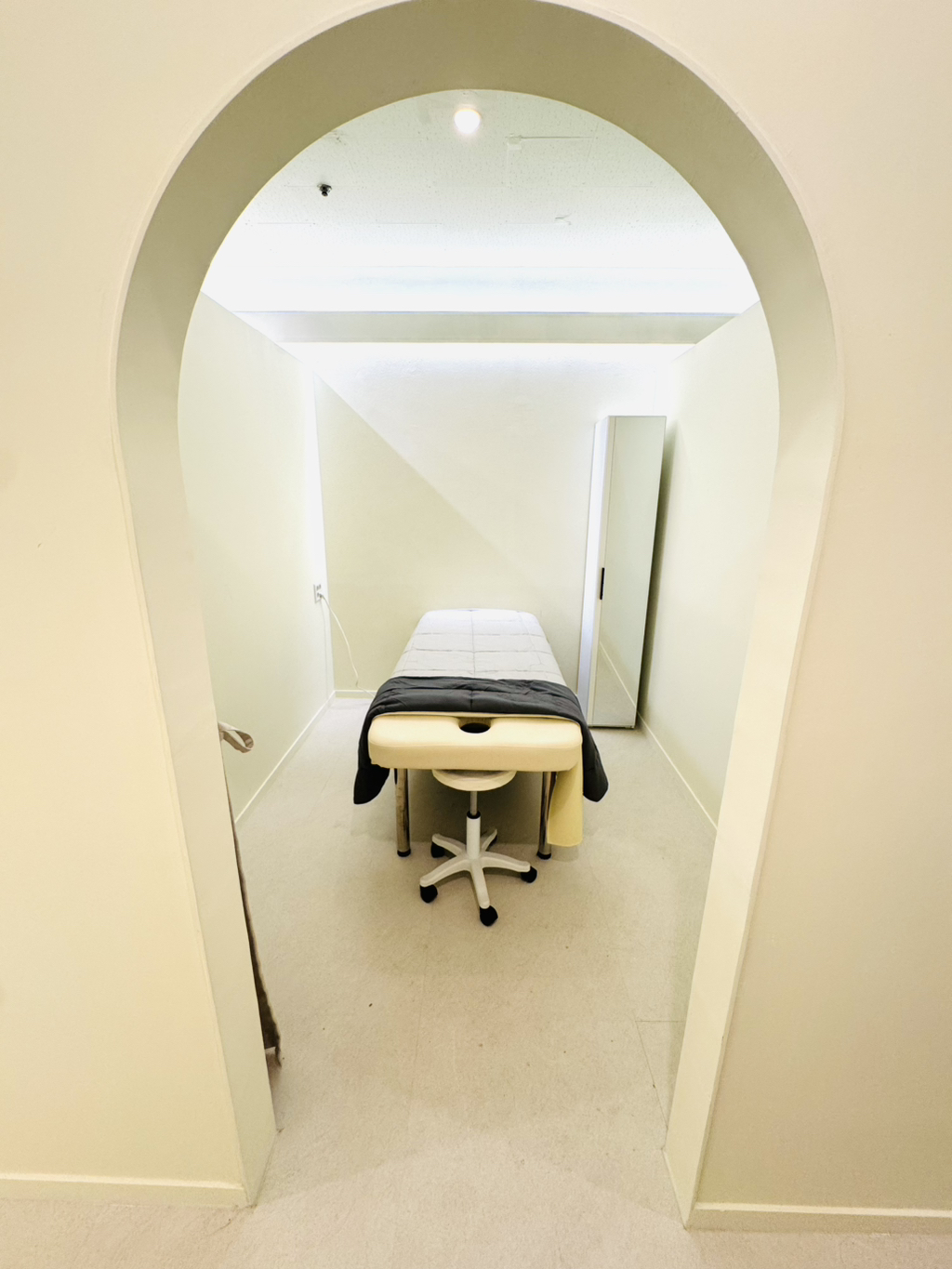 ⭐선릉역 초 역세권!월 순수익 500~700만/화이트 감성 인테리어 알짜배기 스킨케어샵 매매/권리금 조율 가능ㅣ강남 마사지샵매매, 강남 점포매매 #4